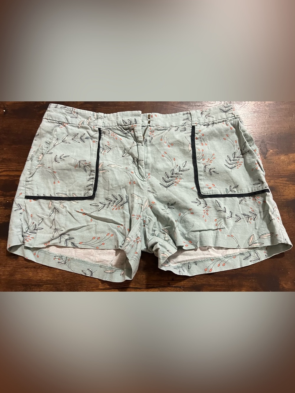 Light Green Floral Linen-Blend Women’s ShortsP25.1